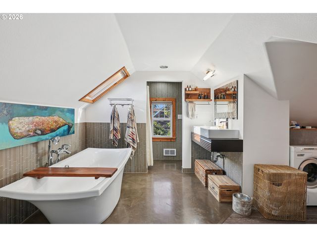 112 W 35TH St, Vancouver, WA 98660