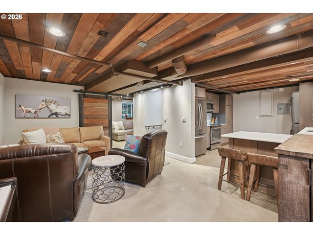 112 W 35TH St, Vancouver, WA 98660