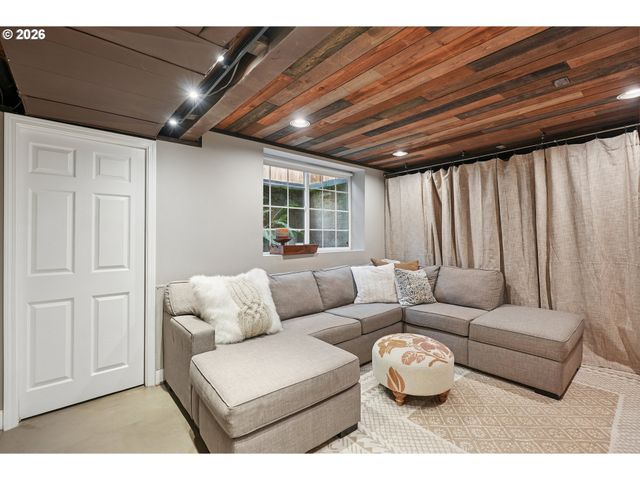 112 W 35TH St, Vancouver, WA 98660