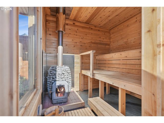 112 W 35TH St, Vancouver, WA 98660