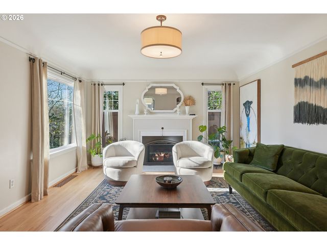 112 W 35TH St, Vancouver, WA 98660