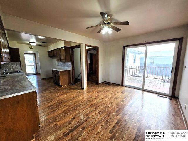 6916 S 41st Avenue, Bellevue, NE 68147