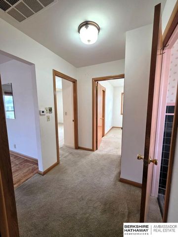 6916 S 41st Avenue, Bellevue, NE 68147