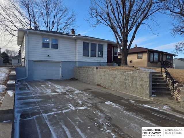 6916 S 41st Avenue, Bellevue, NE 68147