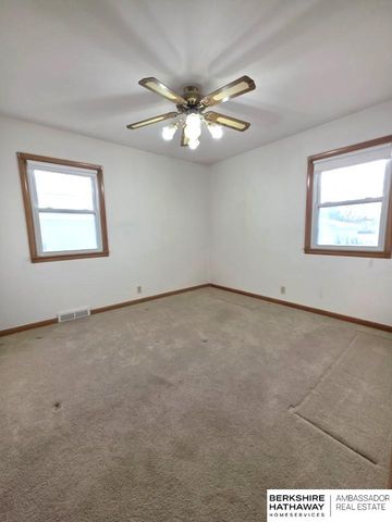 6916 S 41st Avenue, Bellevue, NE 68147