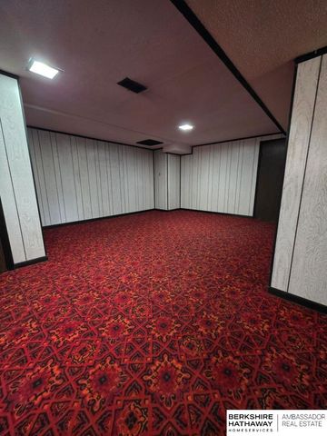 6916 S 41st Avenue, Bellevue, NE 68147