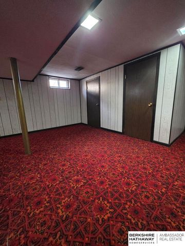 6916 S 41st Avenue, Bellevue, NE 68147