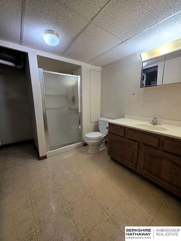 6916 S 41st Avenue, Bellevue, NE 68147