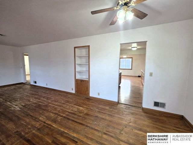 6916 S 41st Avenue, Bellevue, NE 68147