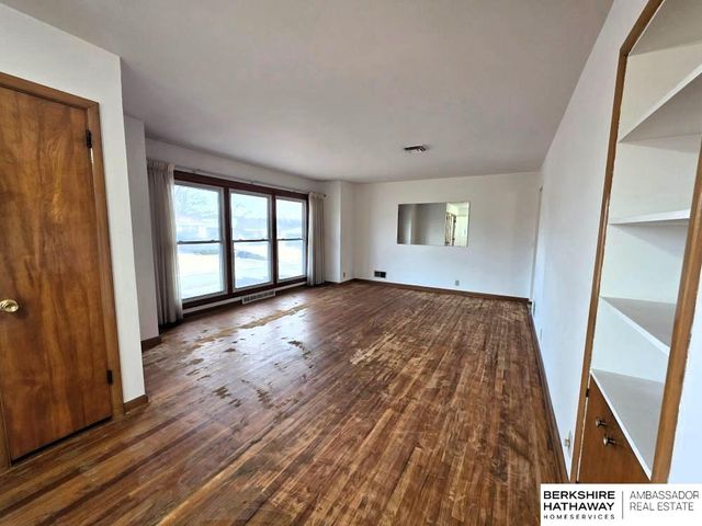 6916 S 41st Avenue, Bellevue, NE 68147