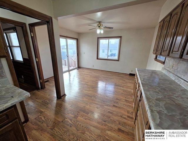 6916 S 41st Avenue, Bellevue, NE 68147