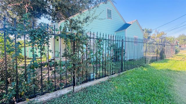 100 Stiles Street, Houston, TX 77011