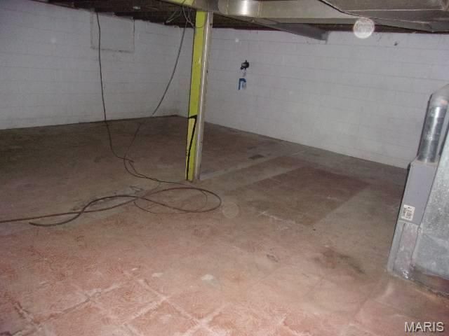 9920 Diamond Drive, St Louis, MO 63137