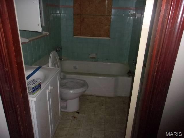 9920 Diamond Drive, St Louis, MO 63137