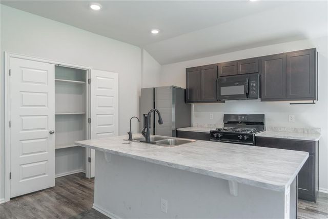 12104 SW 33rd Street, Yukon, OK 73099