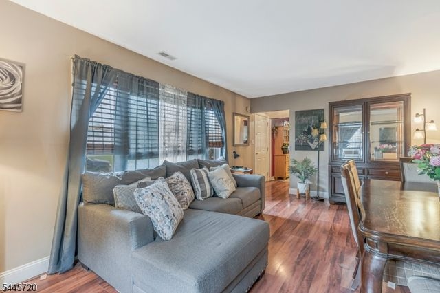 21 Louis Ave, Middlesex Boro, NJ 08846