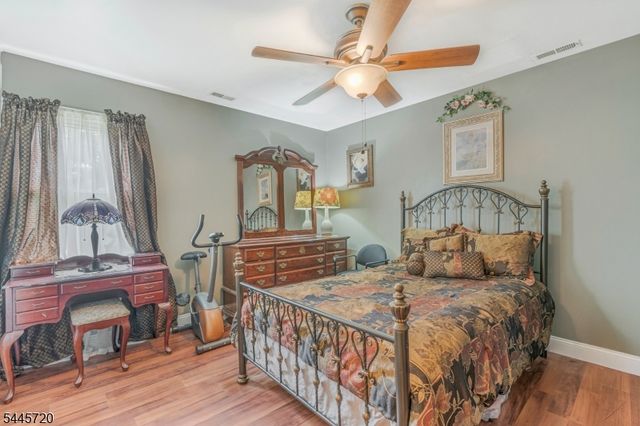 21 Louis Ave, Middlesex Boro, NJ 08846