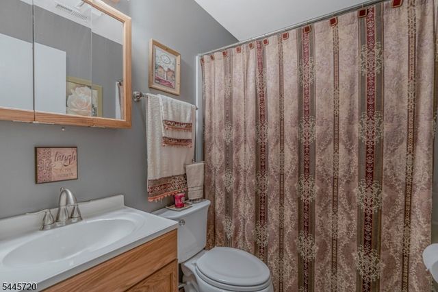 21 Louis Ave, Middlesex Boro, NJ 08846