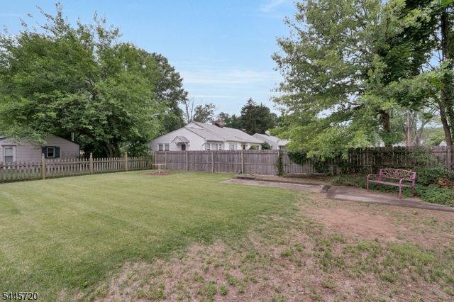 21 Louis Ave, Middlesex Boro, NJ 08846
