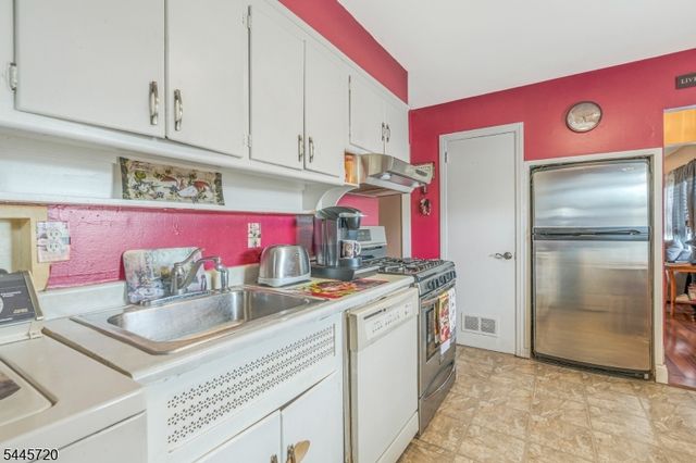 21 Louis Ave, Middlesex Boro, NJ 08846
