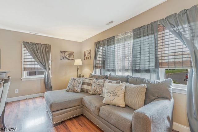 21 Louis Ave, Middlesex Boro, NJ 08846