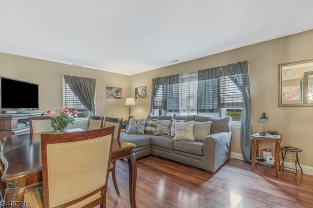 21 Louis Ave, Middlesex Boro, NJ 08846
