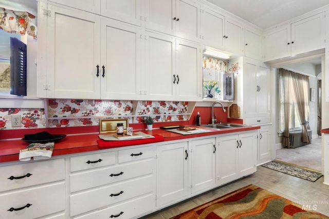 305 Madison St W, Kimberly, ID 83341