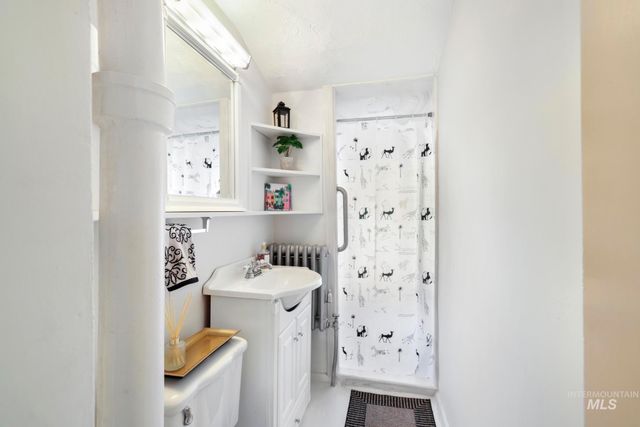 305 Madison St W, Kimberly, ID 83341