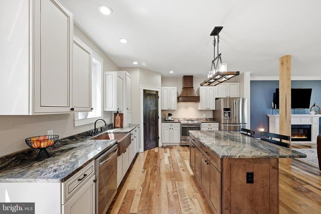 2251 HUNTING RIDGE RD, Winchester, VA 22603