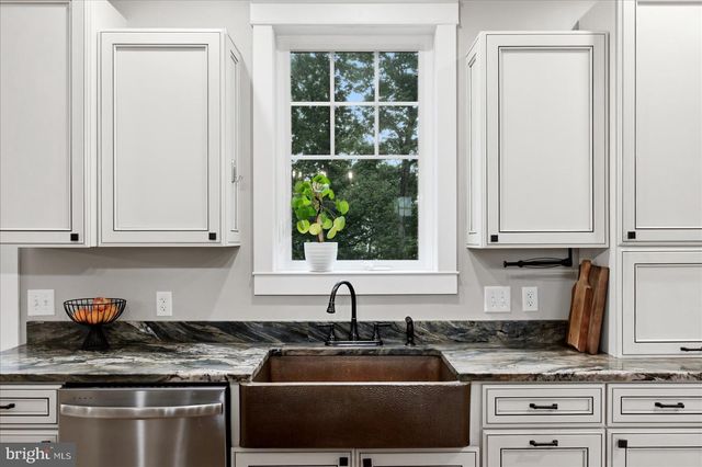 2251 HUNTING RIDGE RD, Winchester, VA 22603