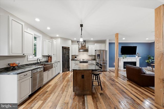 2251 HUNTING RIDGE RD, Winchester, VA 22603