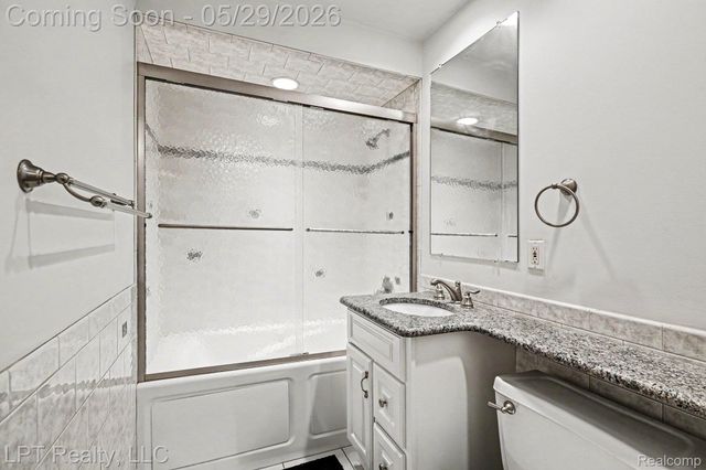 21021 Wendell Street, Clinton Charter Township, MI 48036