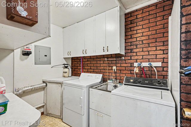 21021 Wendell Street, Clinton Charter Township, MI 48036