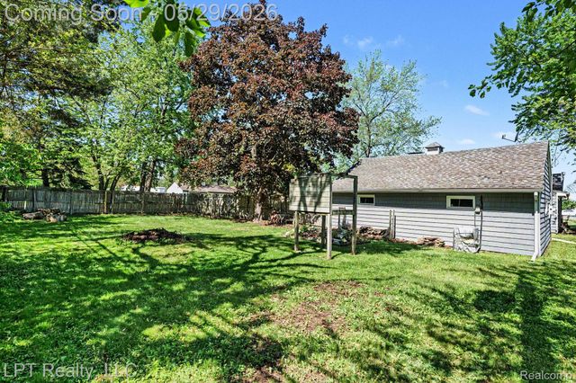 21021 Wendell Street, Clinton Charter Township, MI 48036