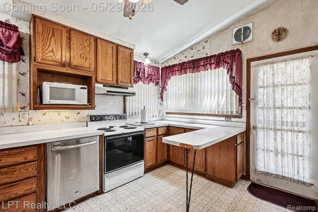 21021 Wendell Street, Clinton Charter Township, MI 48036