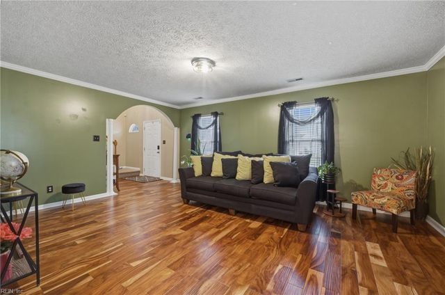 16 Gallaer CT, Hampton, VA 23666