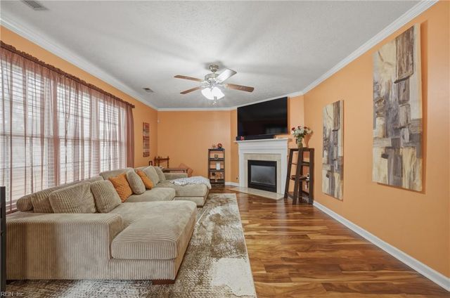 16 Gallaer CT, Hampton, VA 23666