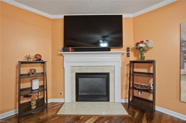 16 Gallaer CT, Hampton, VA 23666