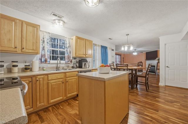 16 Gallaer CT, Hampton, VA 23666