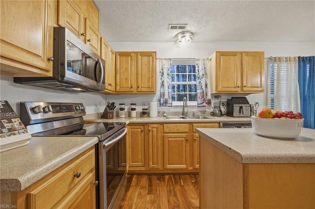 16 Gallaer CT, Hampton, VA 23666