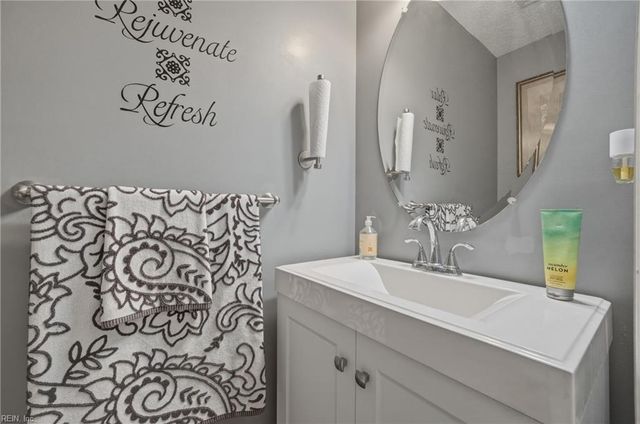 16 Gallaer CT, Hampton, VA 23666