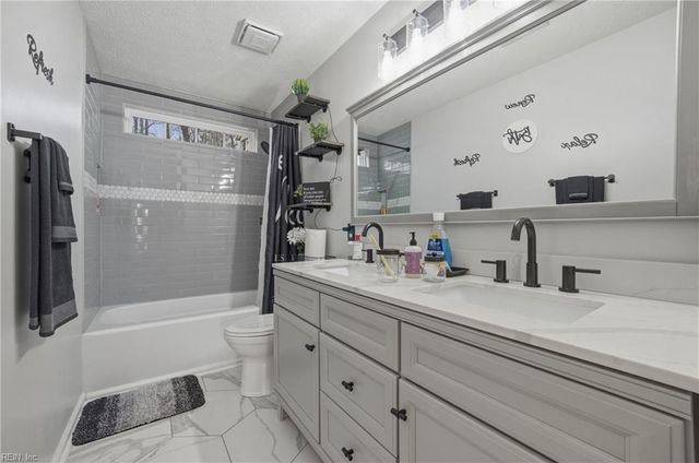 16 Gallaer CT, Hampton, VA 23666