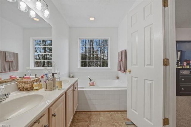 16 Gallaer CT, Hampton, VA 23666