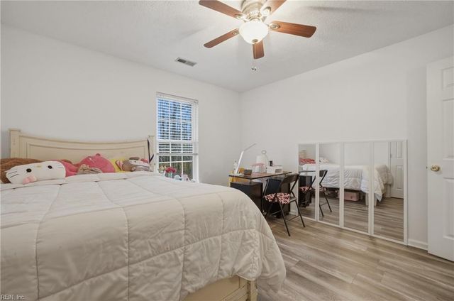 16 Gallaer CT, Hampton, VA 23666