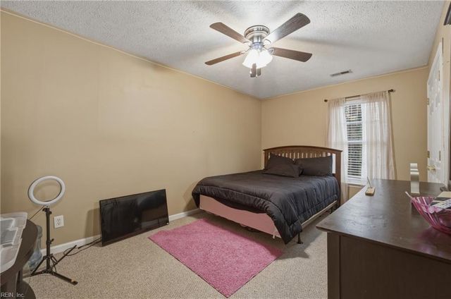 16 Gallaer CT, Hampton, VA 23666