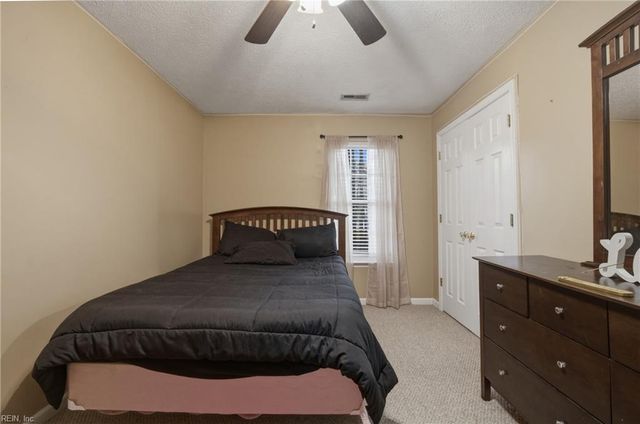 16 Gallaer CT, Hampton, VA 23666