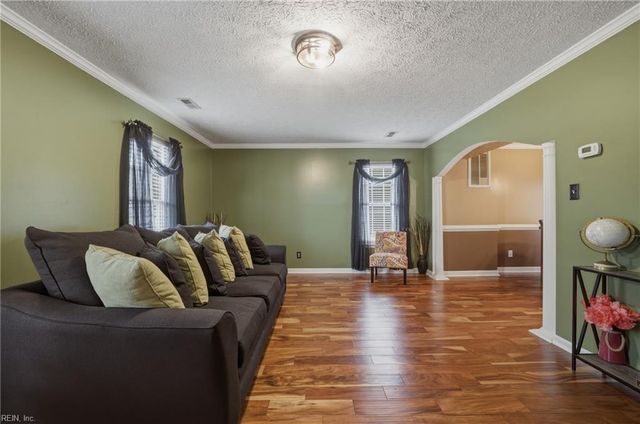 16 Gallaer CT, Hampton, VA 23666