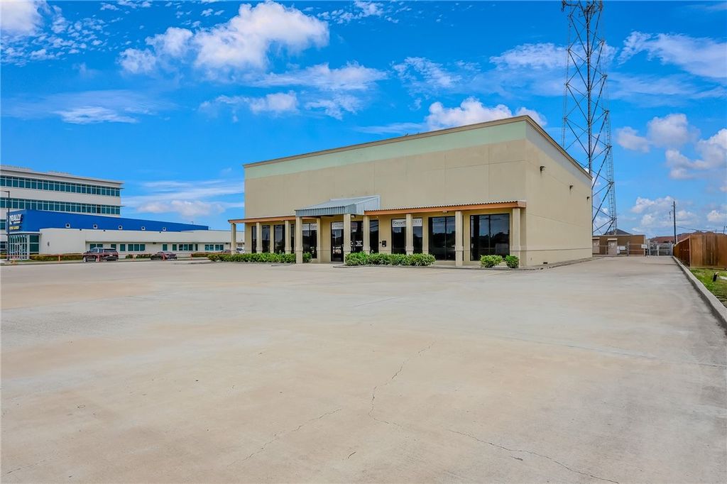 2818 Rodd Field, Corpus Christi, TX 78414 — photo 3