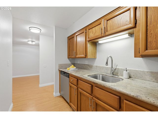 8720 Sw TUALATIN Rd 303, Tualatin, OR 97062