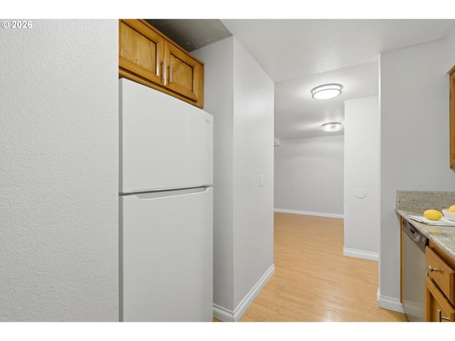 8720 Sw TUALATIN Rd 303, Tualatin, OR 97062
